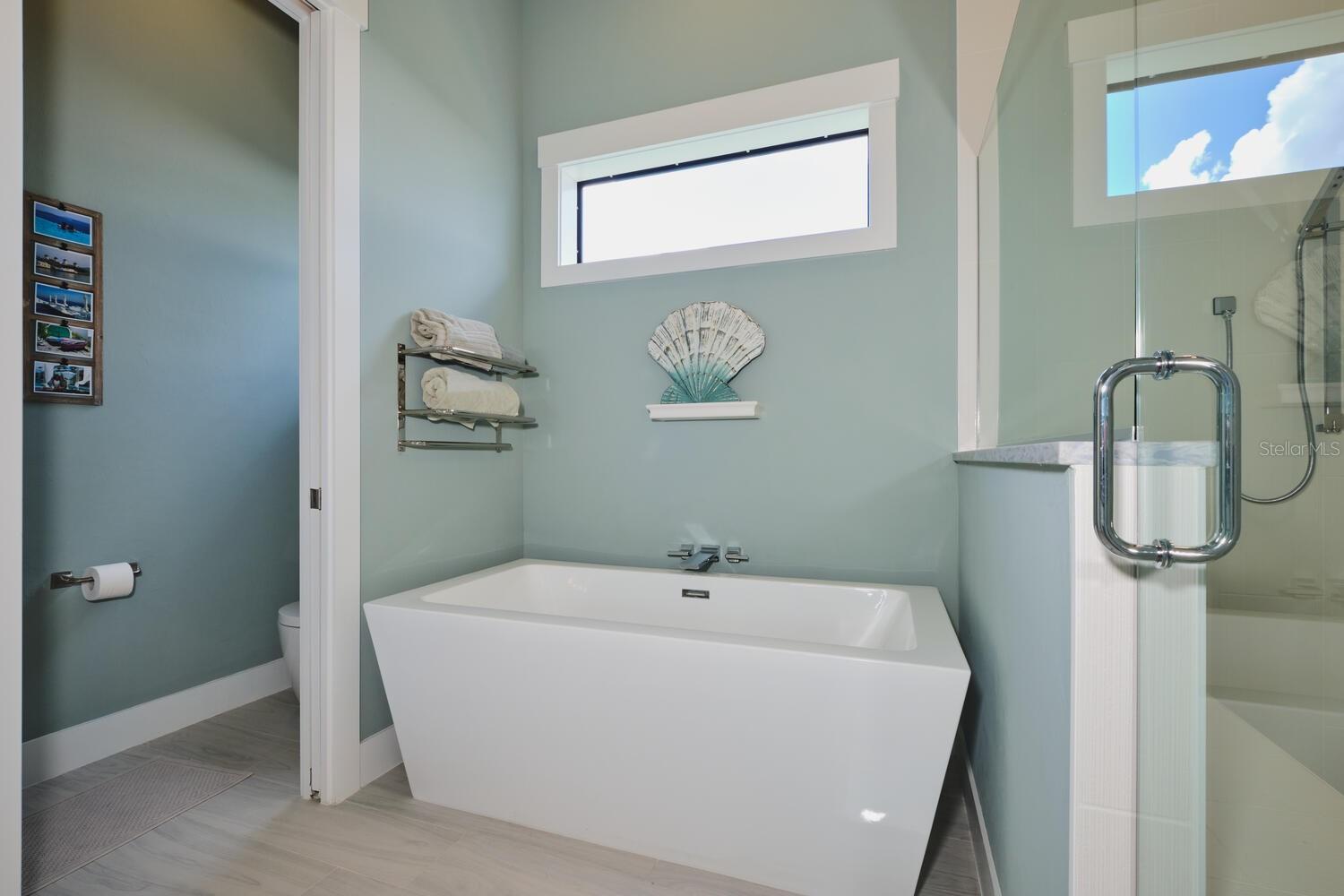 Image 19 of 61 For 2126 Via Veneto Drive