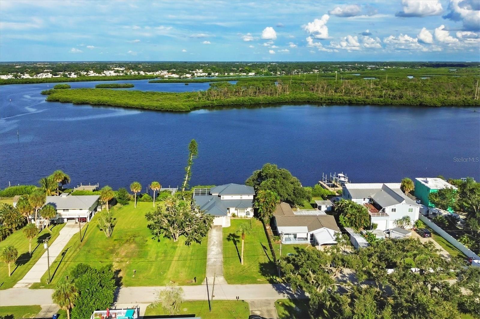 Image 3 of 48 For 913 Tropical Drive