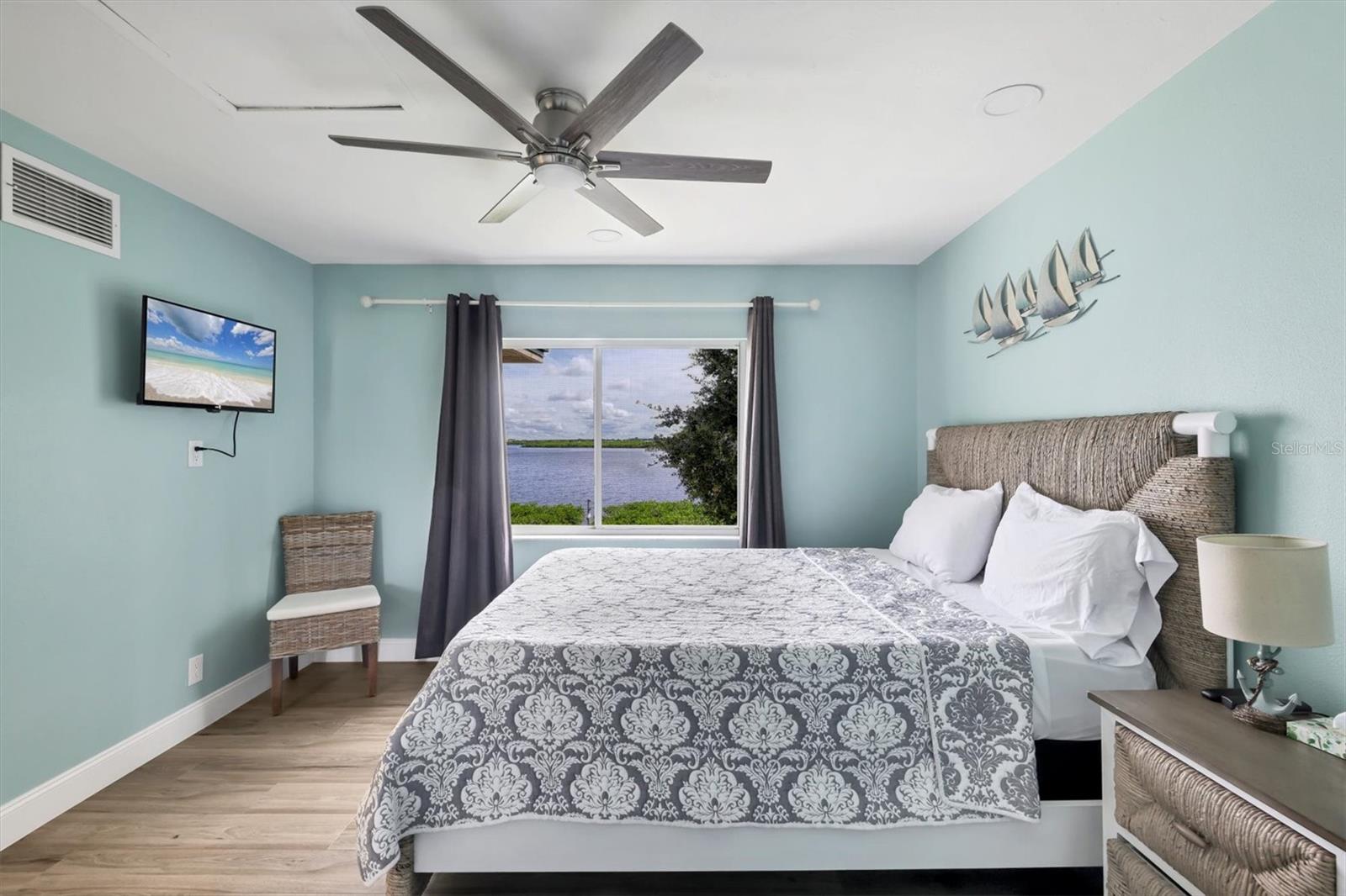 Image 30 of 48 For 913 Tropical Drive