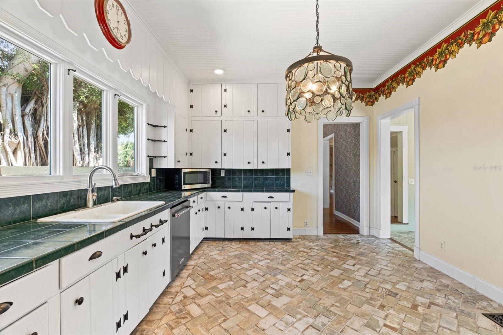 Image 31 of 49 For 7754 Westmoreland Drive