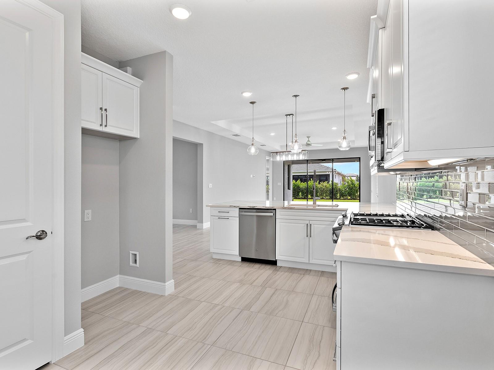 Image 16 of 62 For 4927 Carova Way