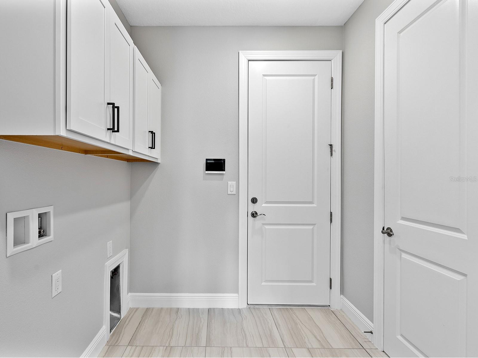 Image 23 of 62 For 4927 Carova Way