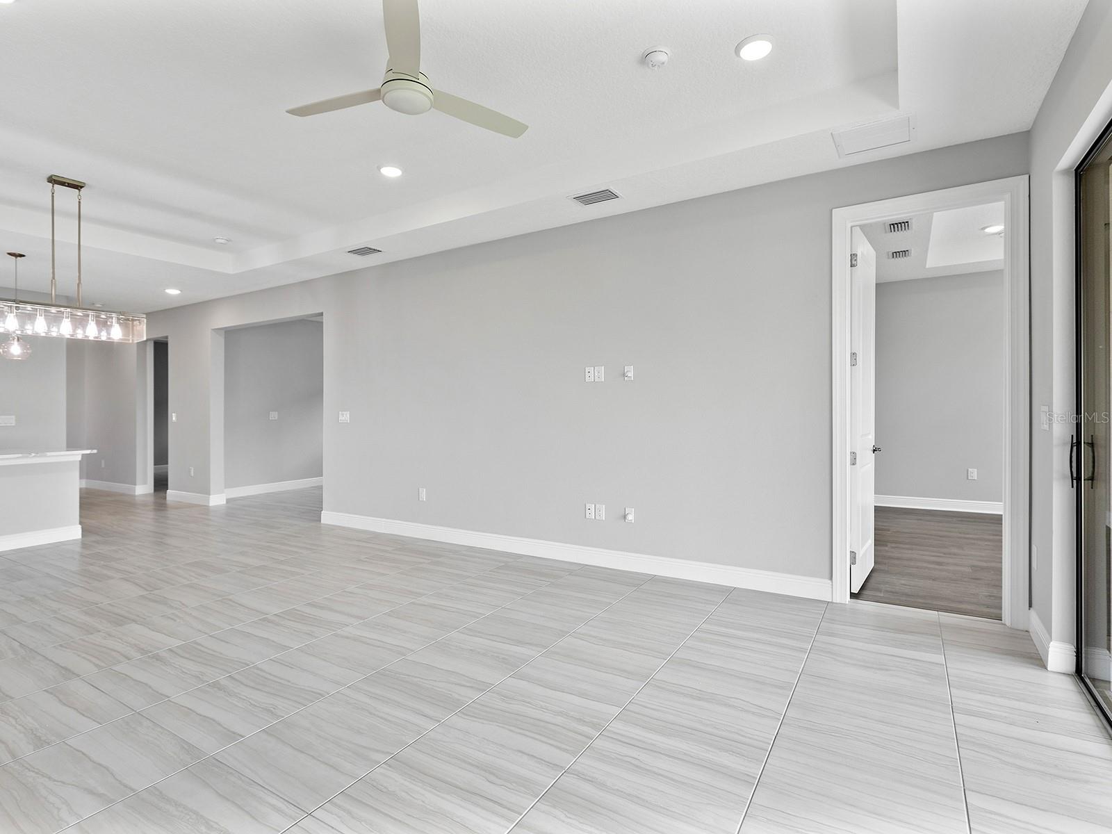 Image 7 of 62 For 4927 Carova Way