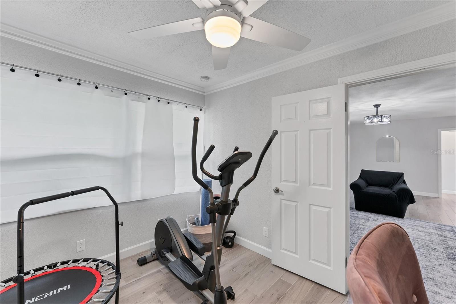 Image 20 of 30 For 121 32nd Street W