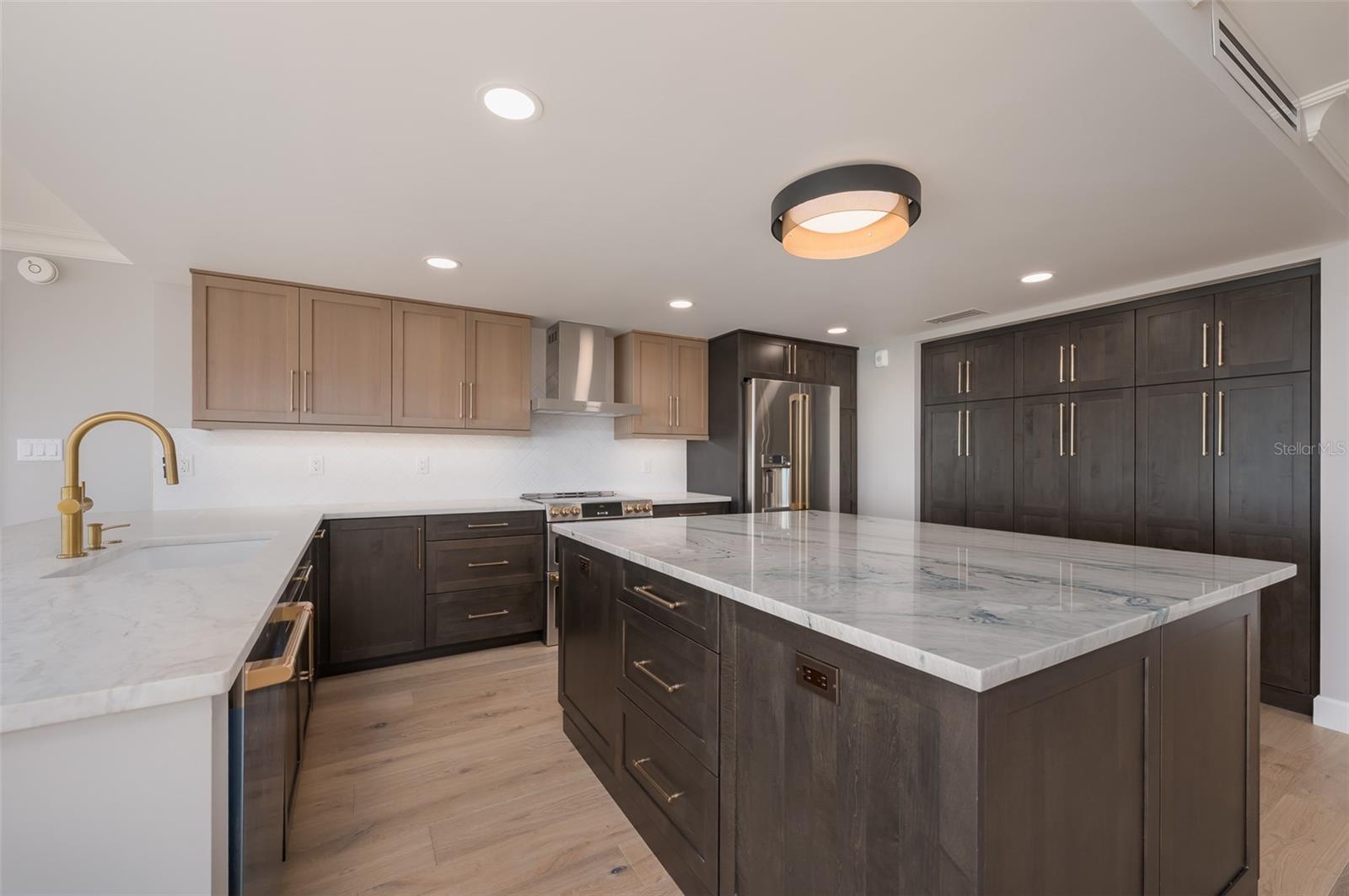 Image 15 of 39 For 4708 Ocean Boulevard E7