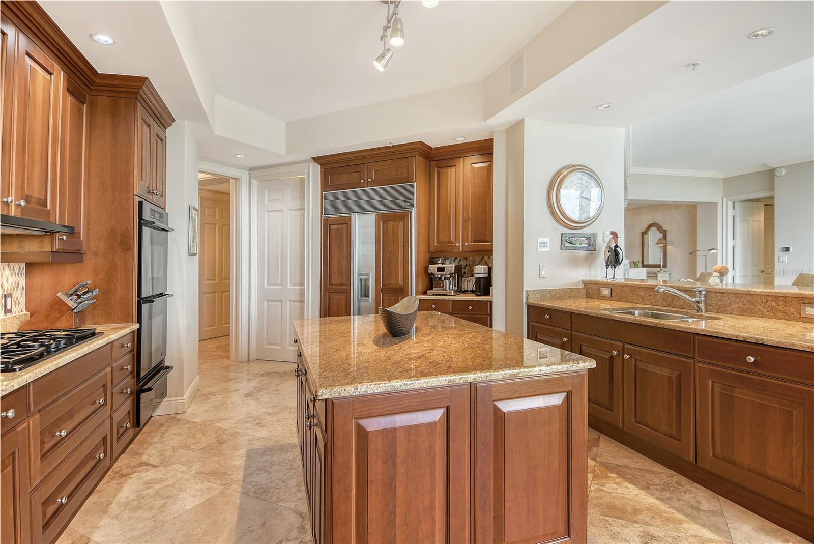 Image 18 of 75 For 1300 Benjamin Franklin Drive 709