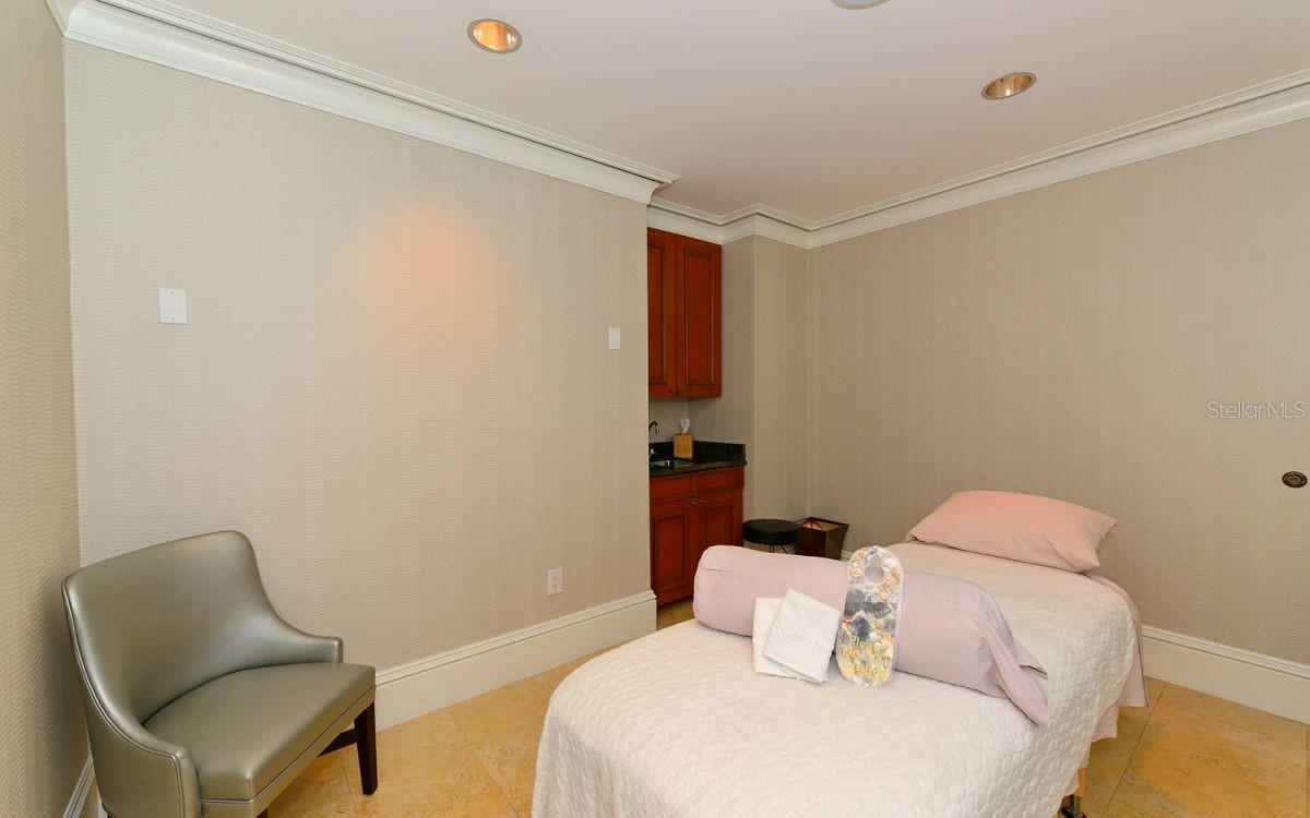 Image 56 of 75 For 1300 Benjamin Franklin Drive 709