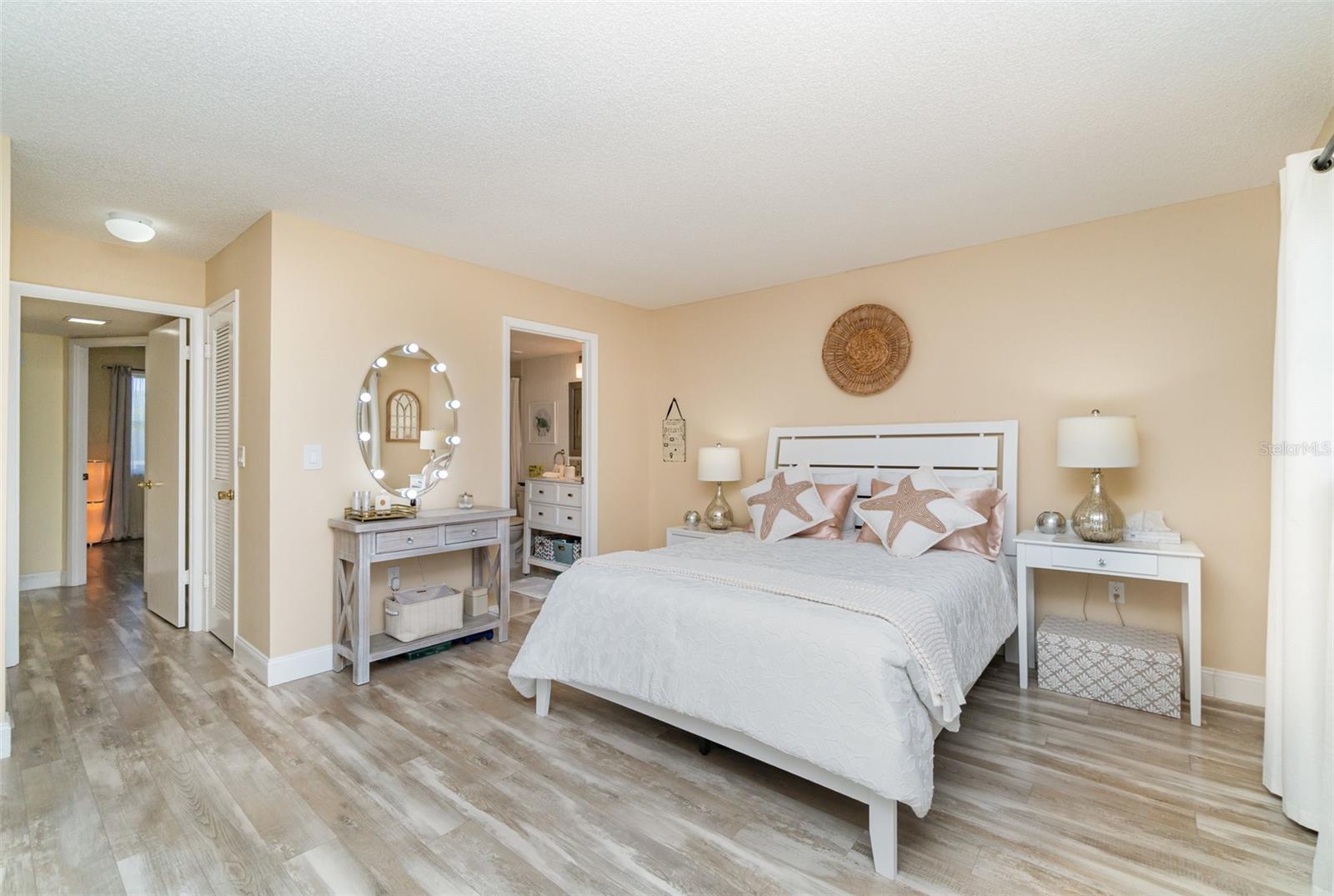 Image 16 of 33 For 4240 Ironwood Circle 302a