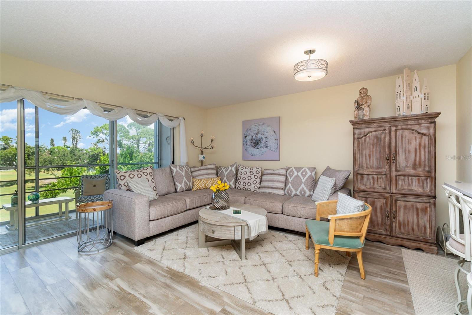 Image 6 of 33 For 4240 Ironwood Circle 302a