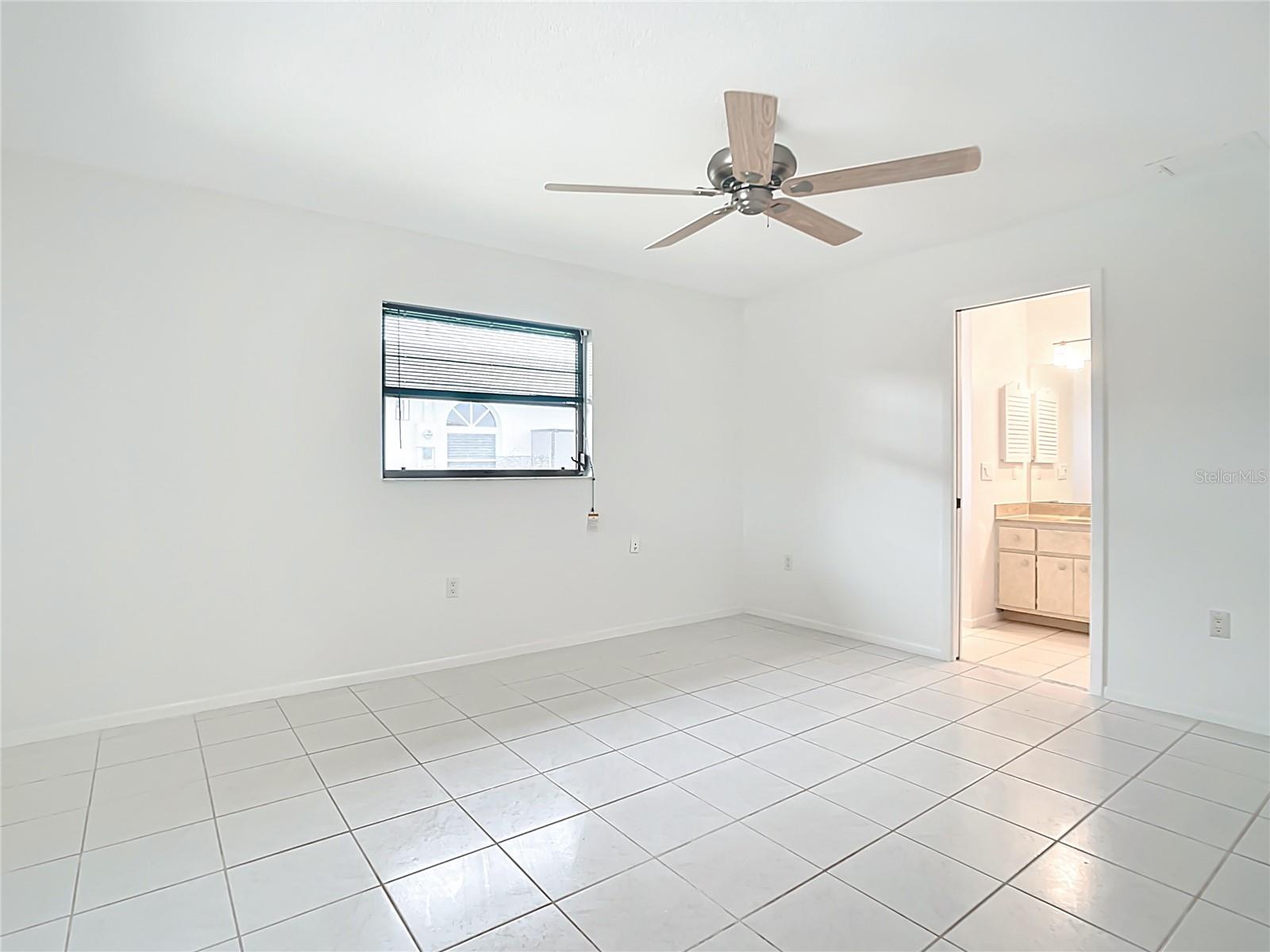 Image 17 of 41 For 4294 Albacore Circle