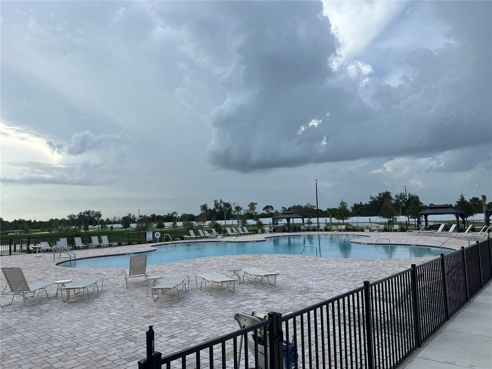 Image 2 of 9 For 240 Horizon Road