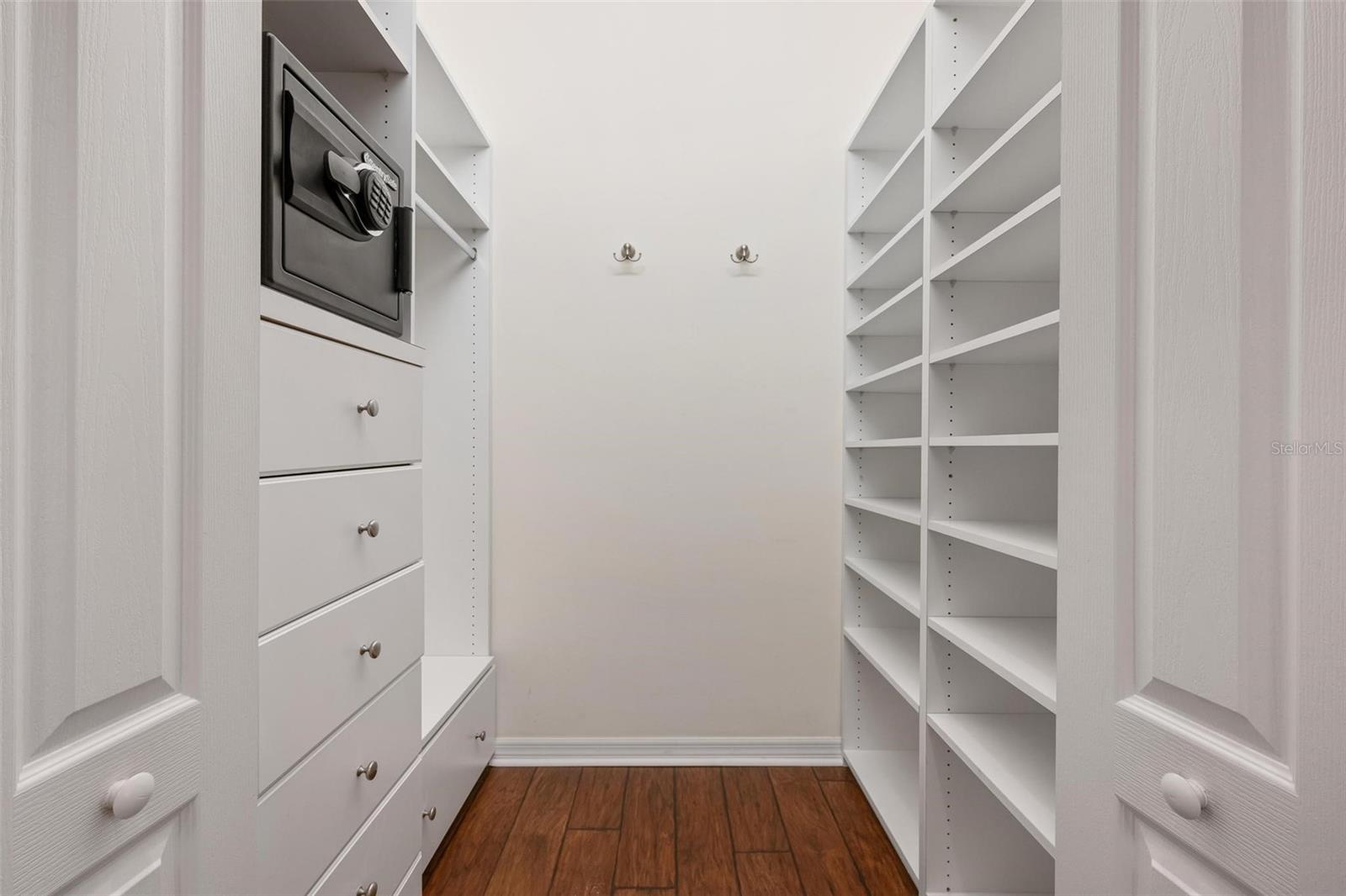 Image 38 of 76 For 11065 Barnsley Drive
