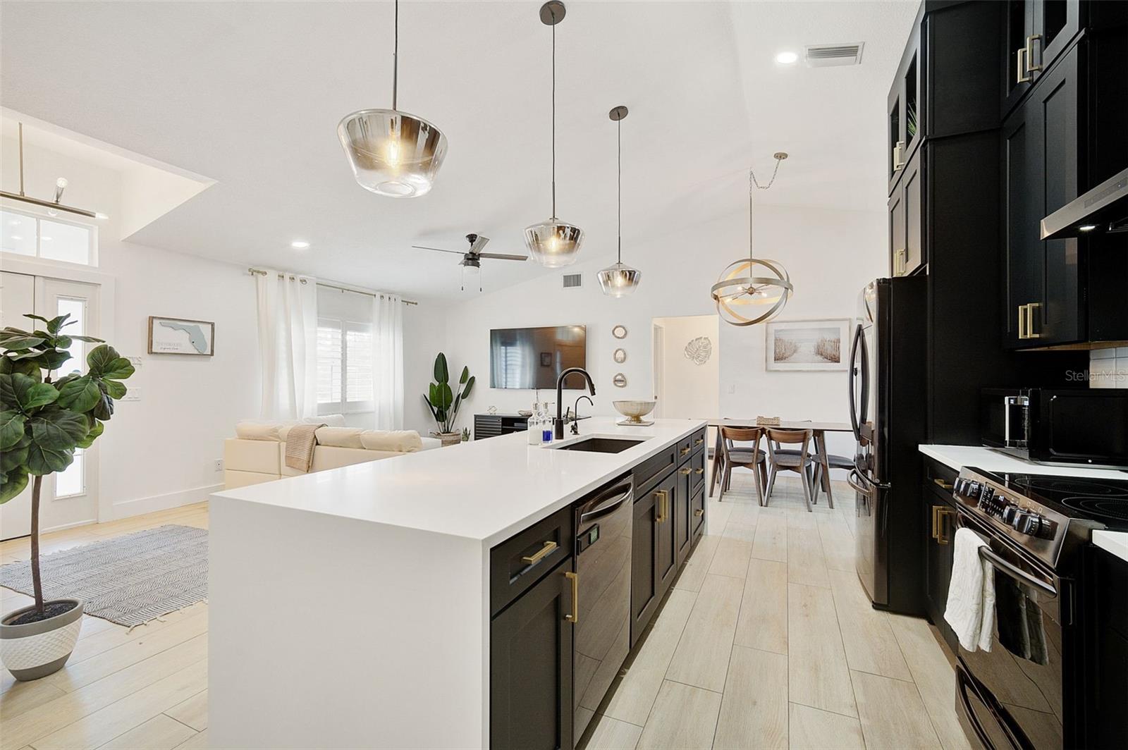 Image 12 of 41 For 7251 Sunnybrook Boulevard