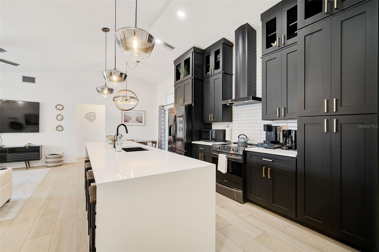 Image 13 of 41 For 7251 Sunnybrook Boulevard