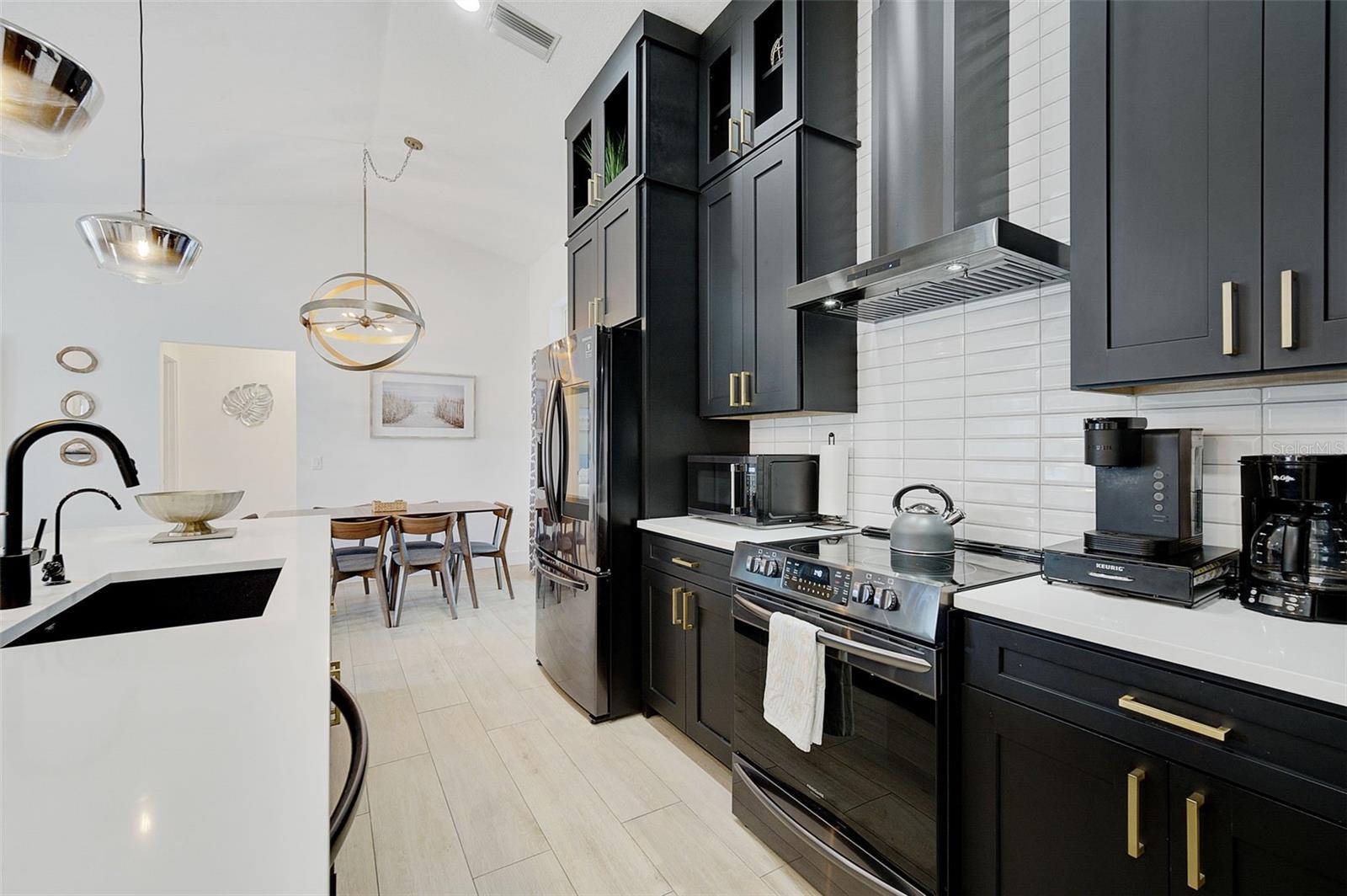 Image 15 of 41 For 7251 Sunnybrook Boulevard