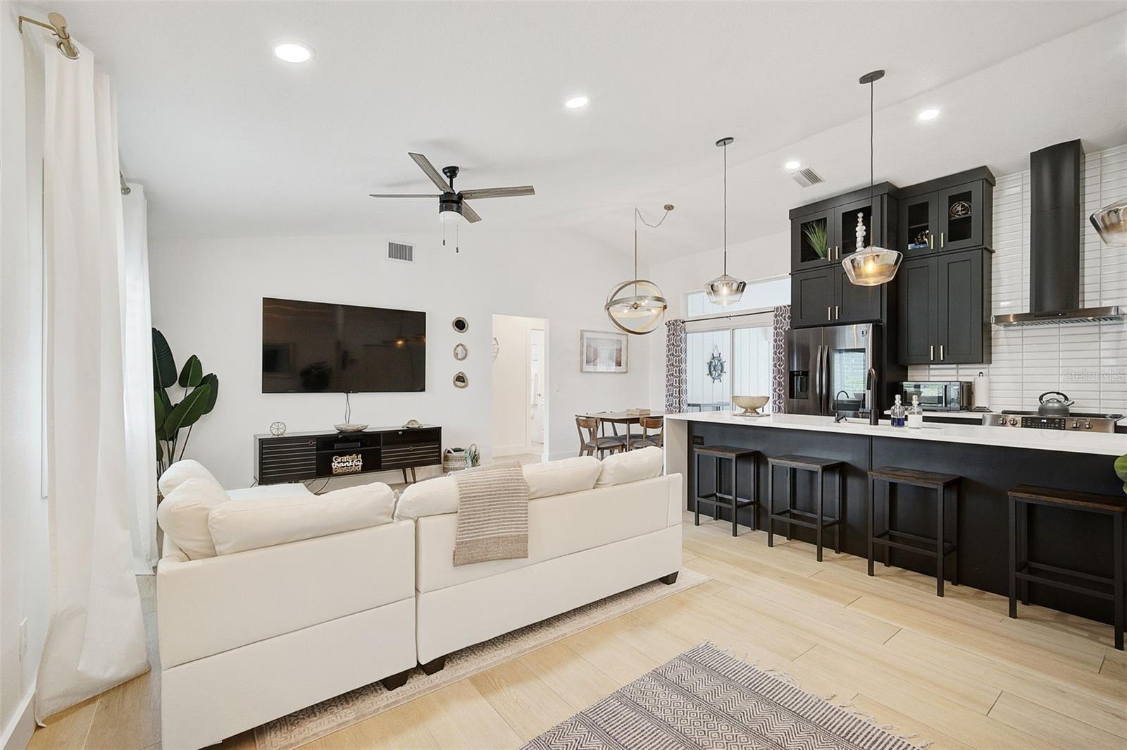 Image 6 of 41 For 7251 Sunnybrook Boulevard