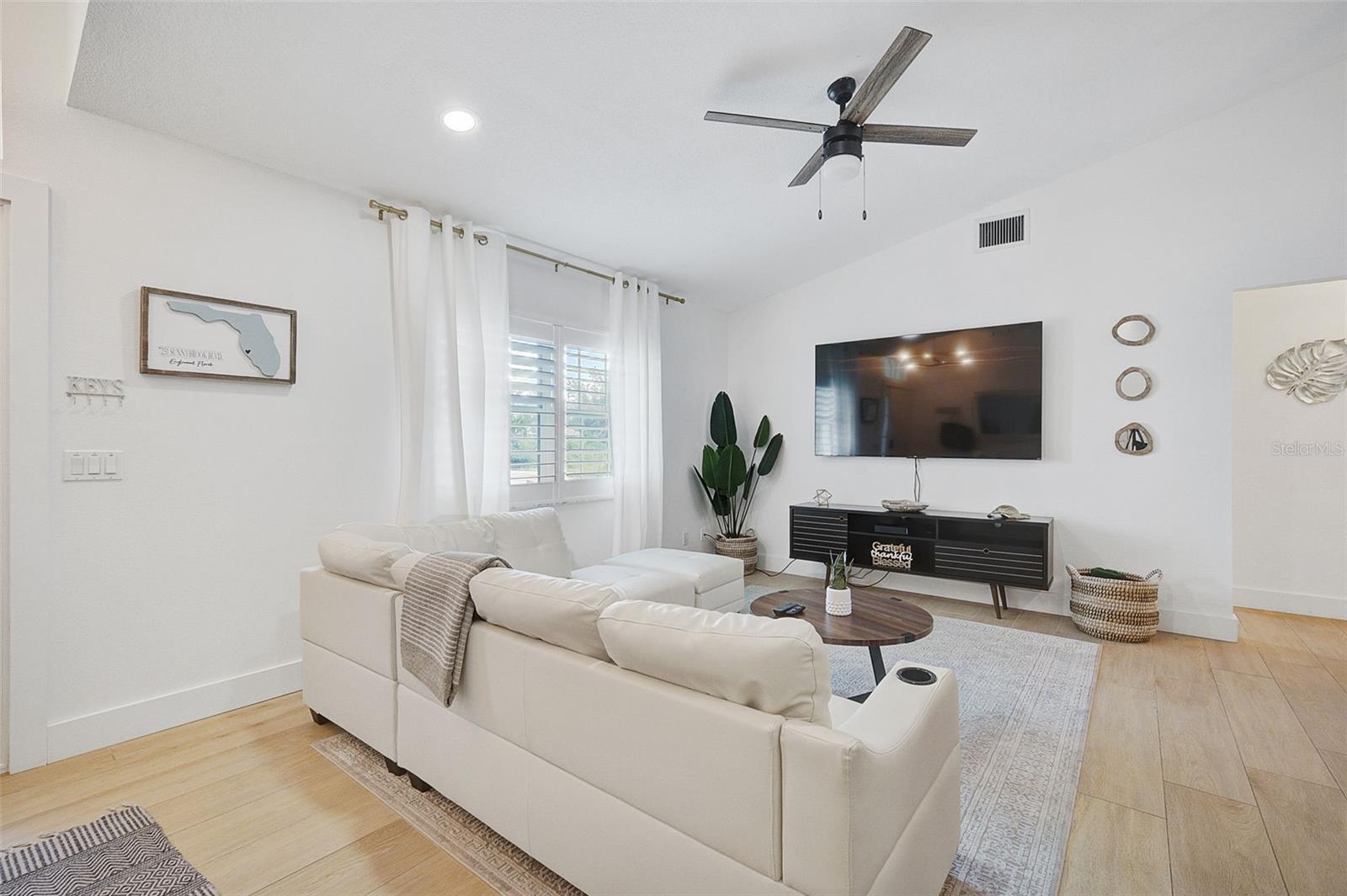 Image 7 of 41 For 7251 Sunnybrook Boulevard