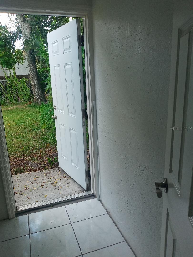 Image 5 of 22 For 805 22nd Avenue W