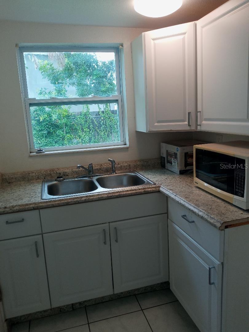 Image 9 of 22 For 805 22nd Avenue W