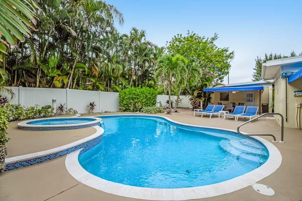 Image 2 of 4 For 717 Jacaranda Road