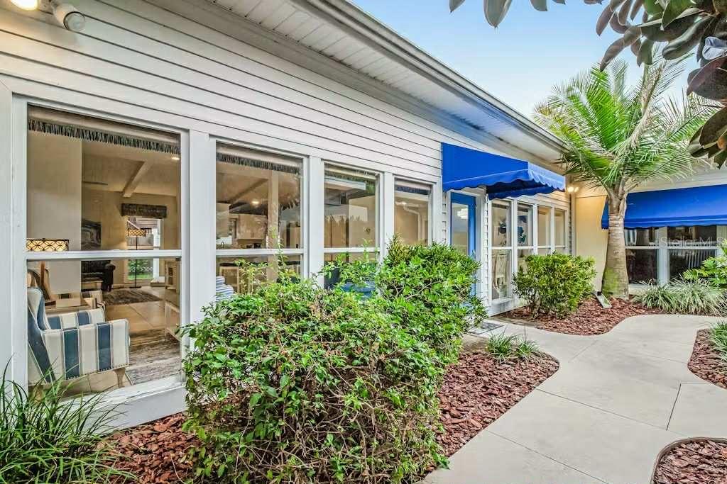 Image 4 of 4 For 717 Jacaranda Road