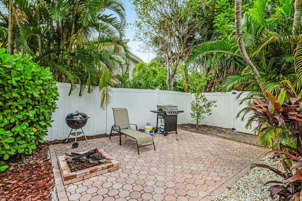 Image 6 of 9 For 717 Jacaranda Road