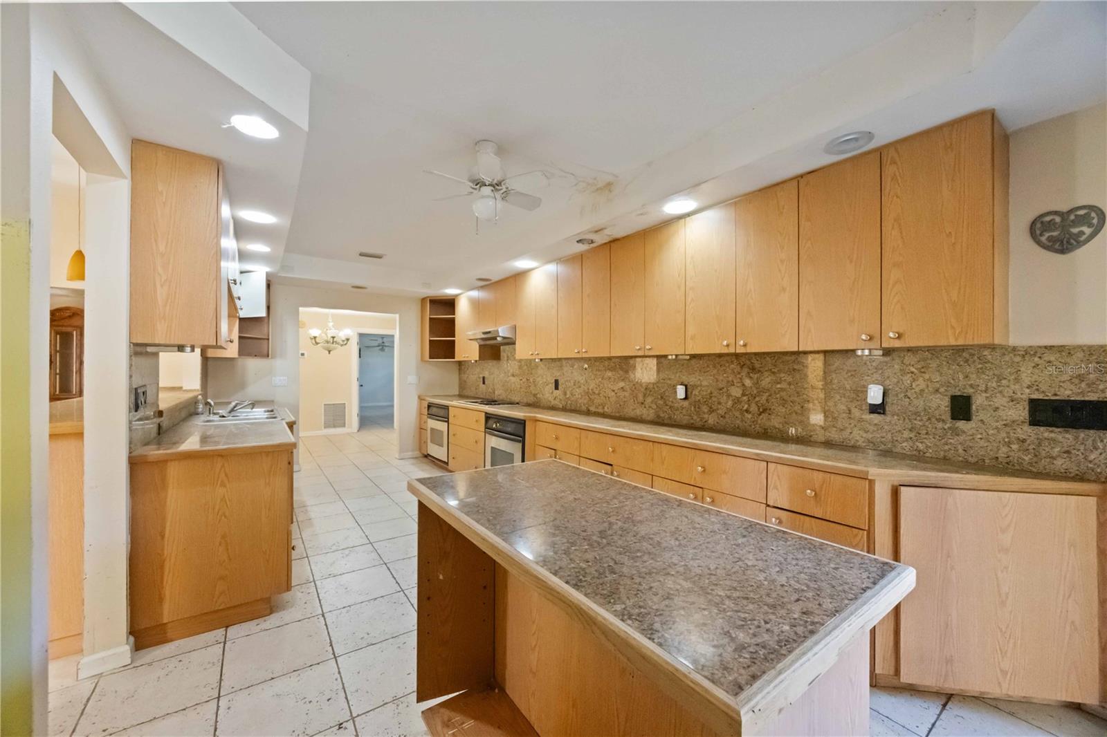 Image 11 of 64 For 860 Beneva Road