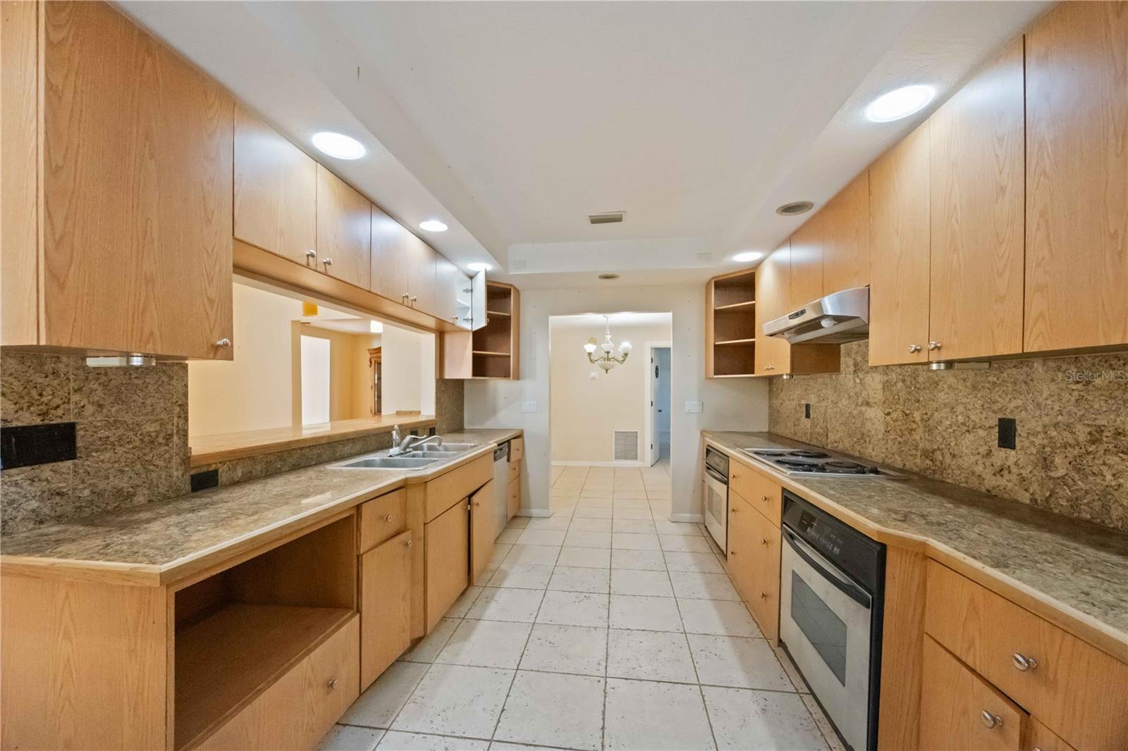 Image 13 of 64 For 860 Beneva Road