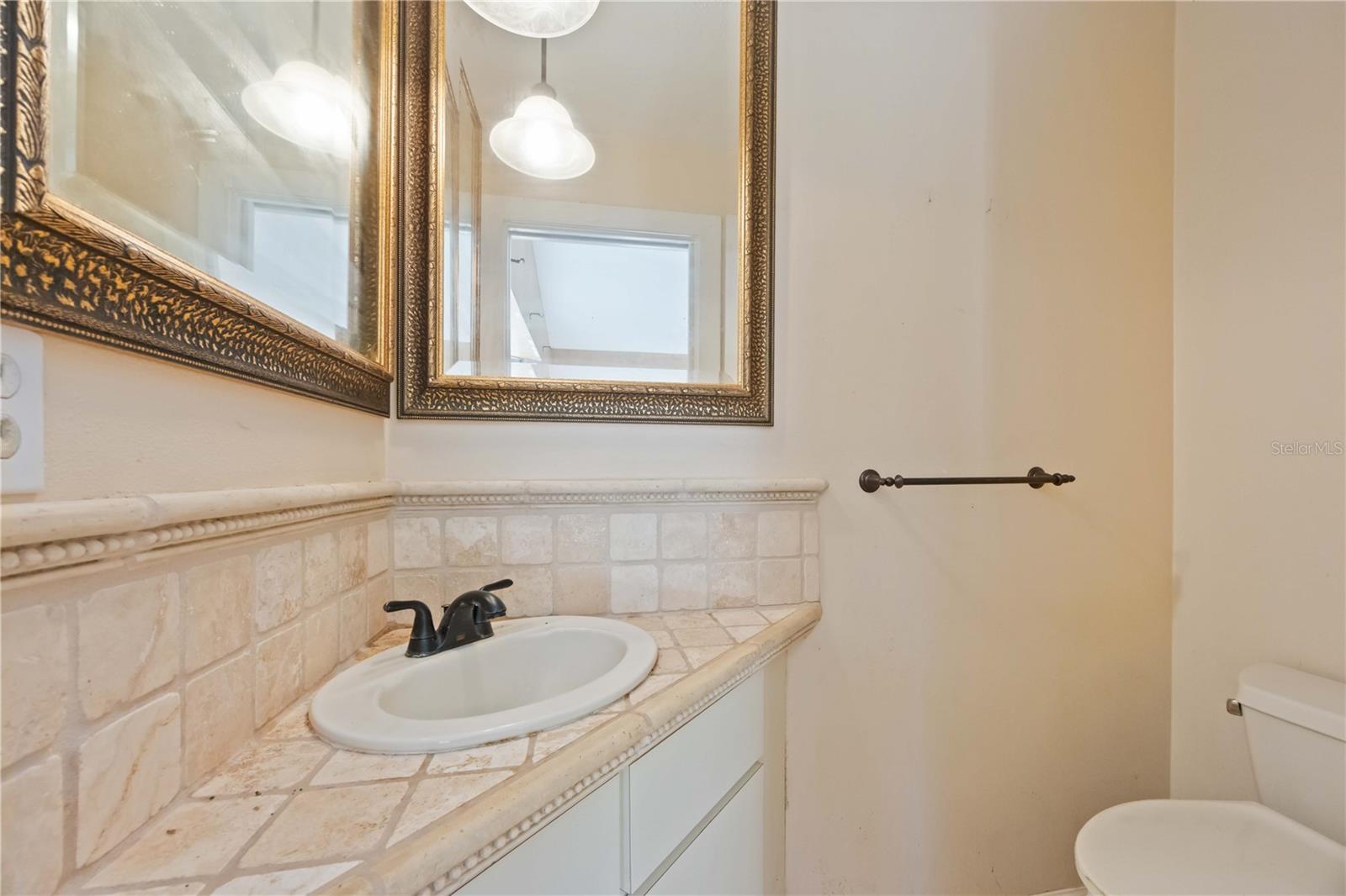 Image 14 of 64 For 860 Beneva Road