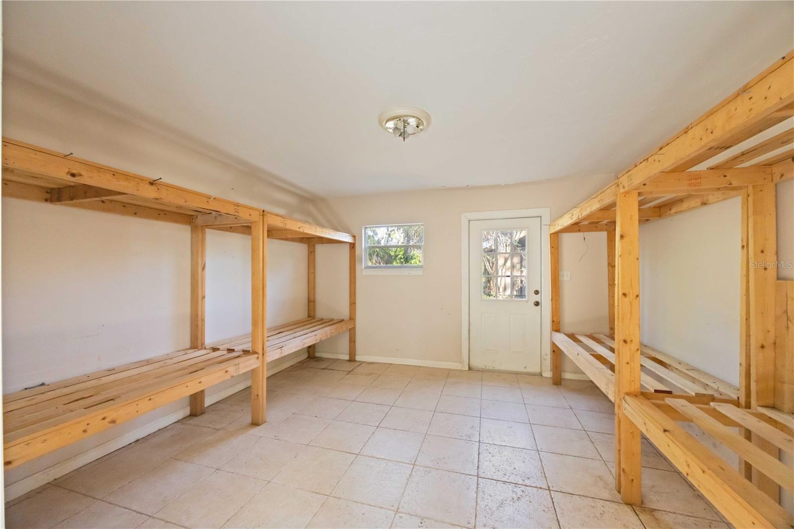 Image 18 of 64 For 860 Beneva Road