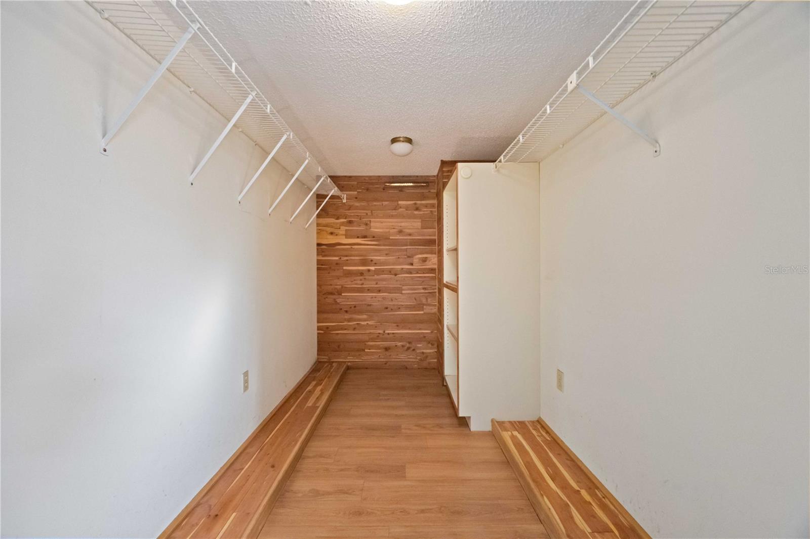 Image 24 of 64 For 860 Beneva Road