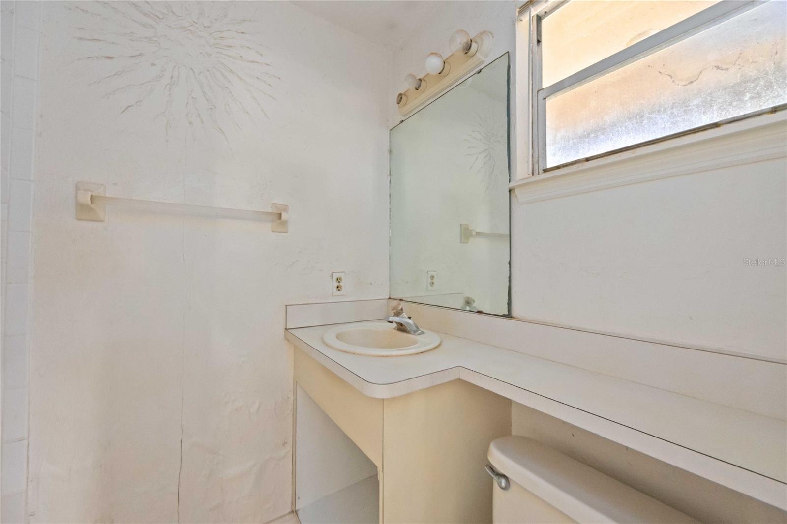 Image 27 of 64 For 860 Beneva Road