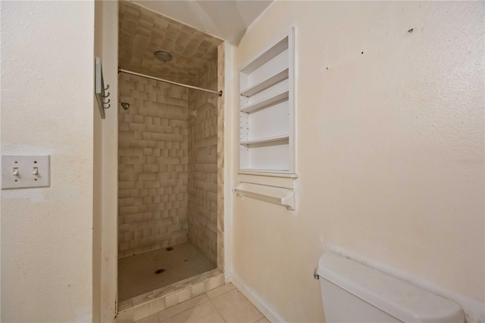 Image 28 of 64 For 860 Beneva Road