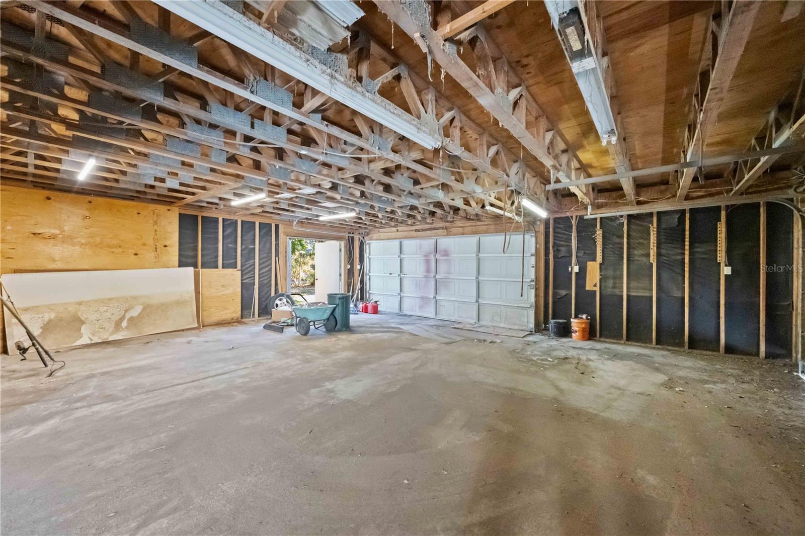 Image 33 of 64 For 860 Beneva Road