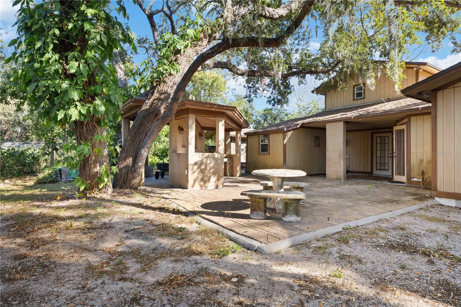 Image 5 of 64 For 860 Beneva Road