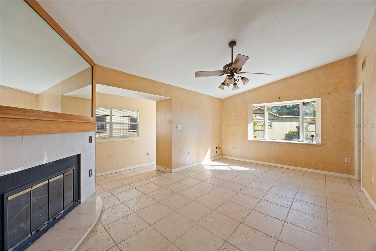 Image 7 of 64 For 860 Beneva Road