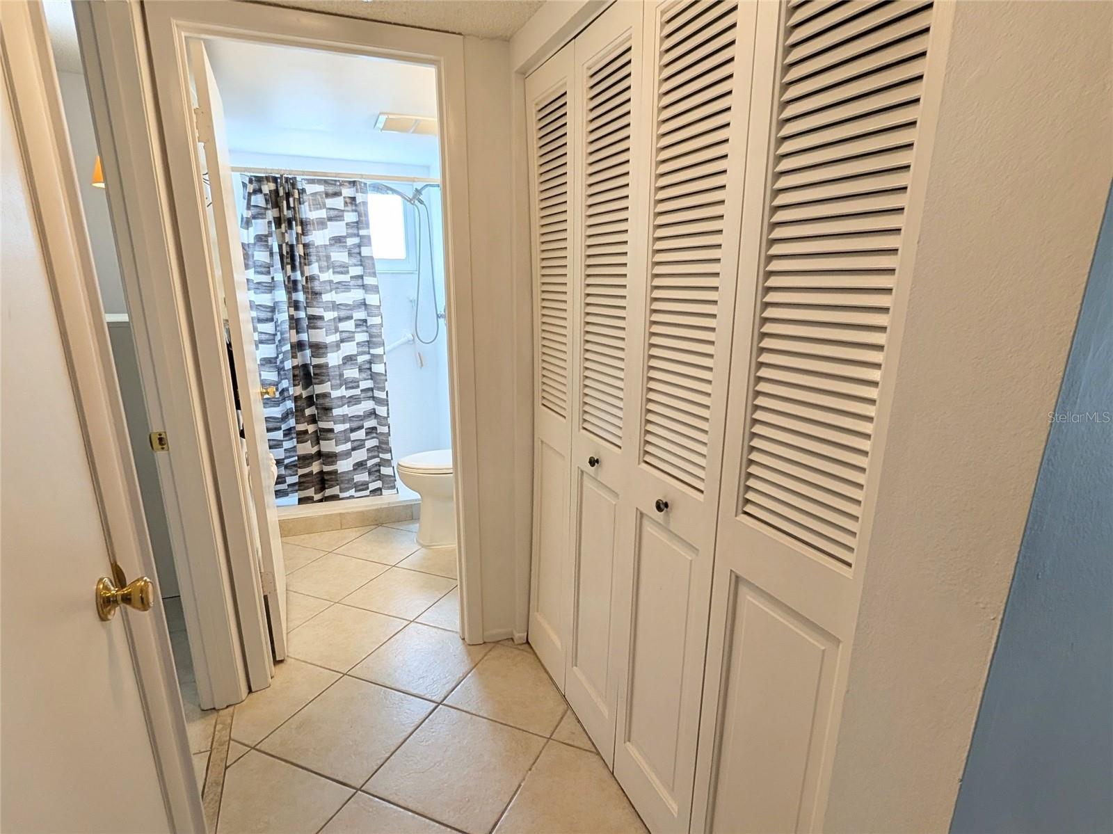 Image 12 of 30 For 1310 Glen Oaks Drive E 289e
