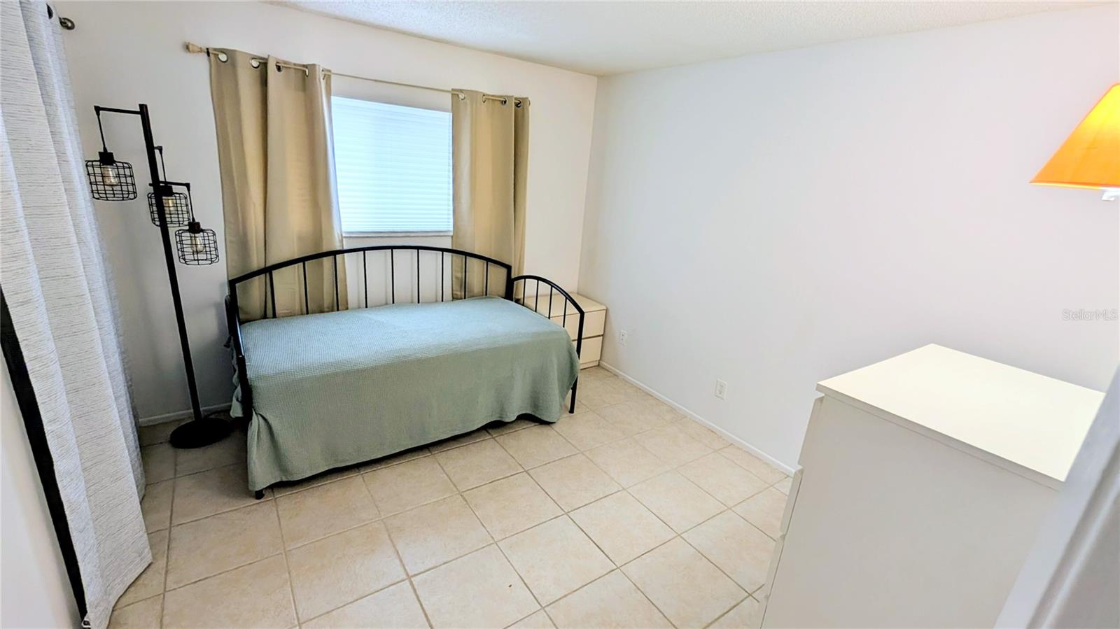 Image 14 of 30 For 1310 Glen Oaks Drive E 289e