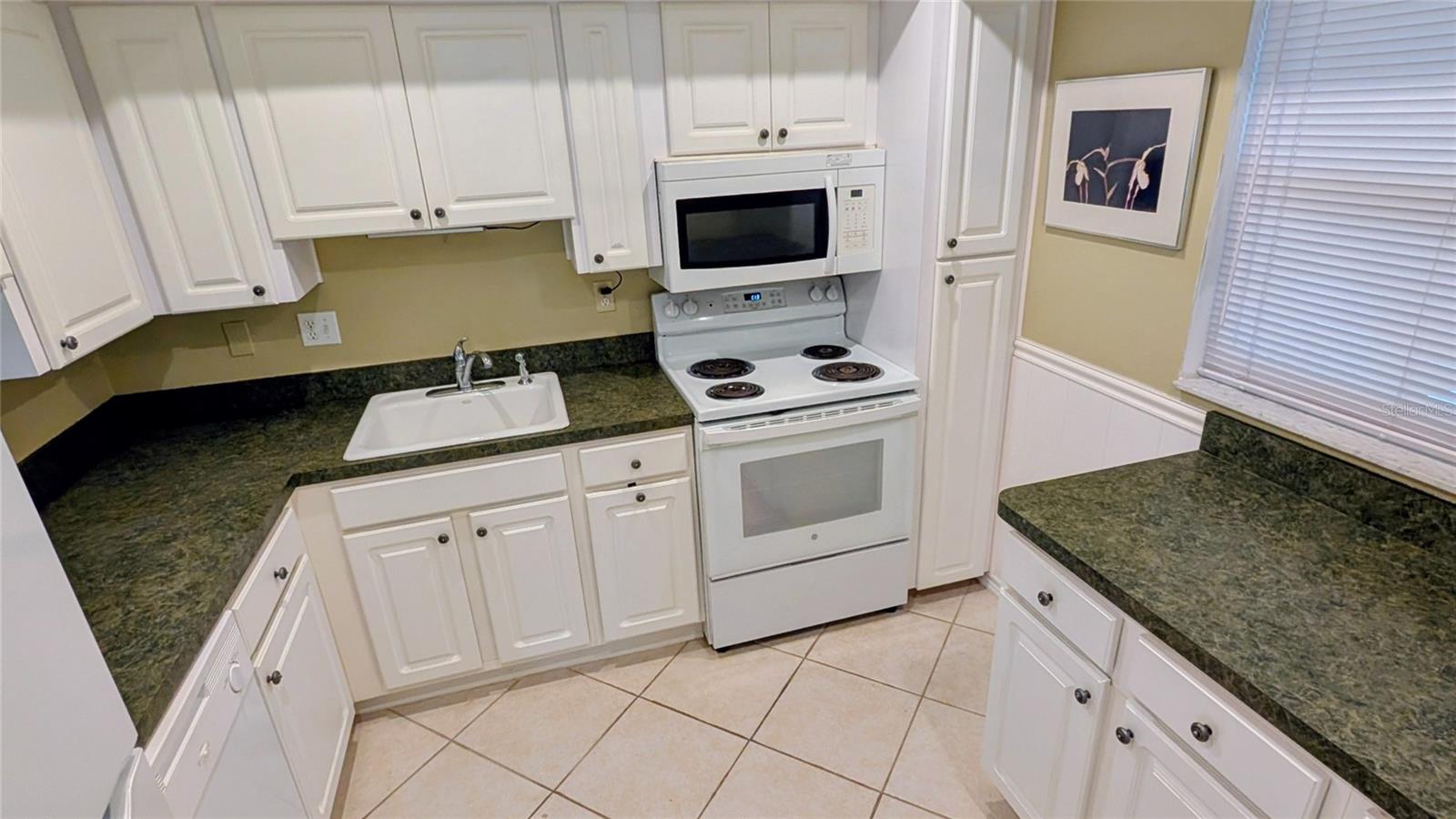 Image 7 of 30 For 1310 Glen Oaks Drive E 289e