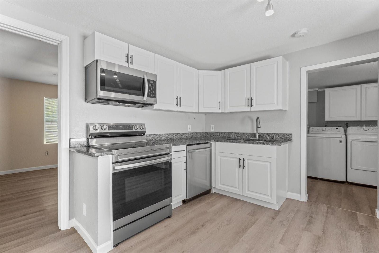 Image 13 of 31 For 1608 7th Avenue E