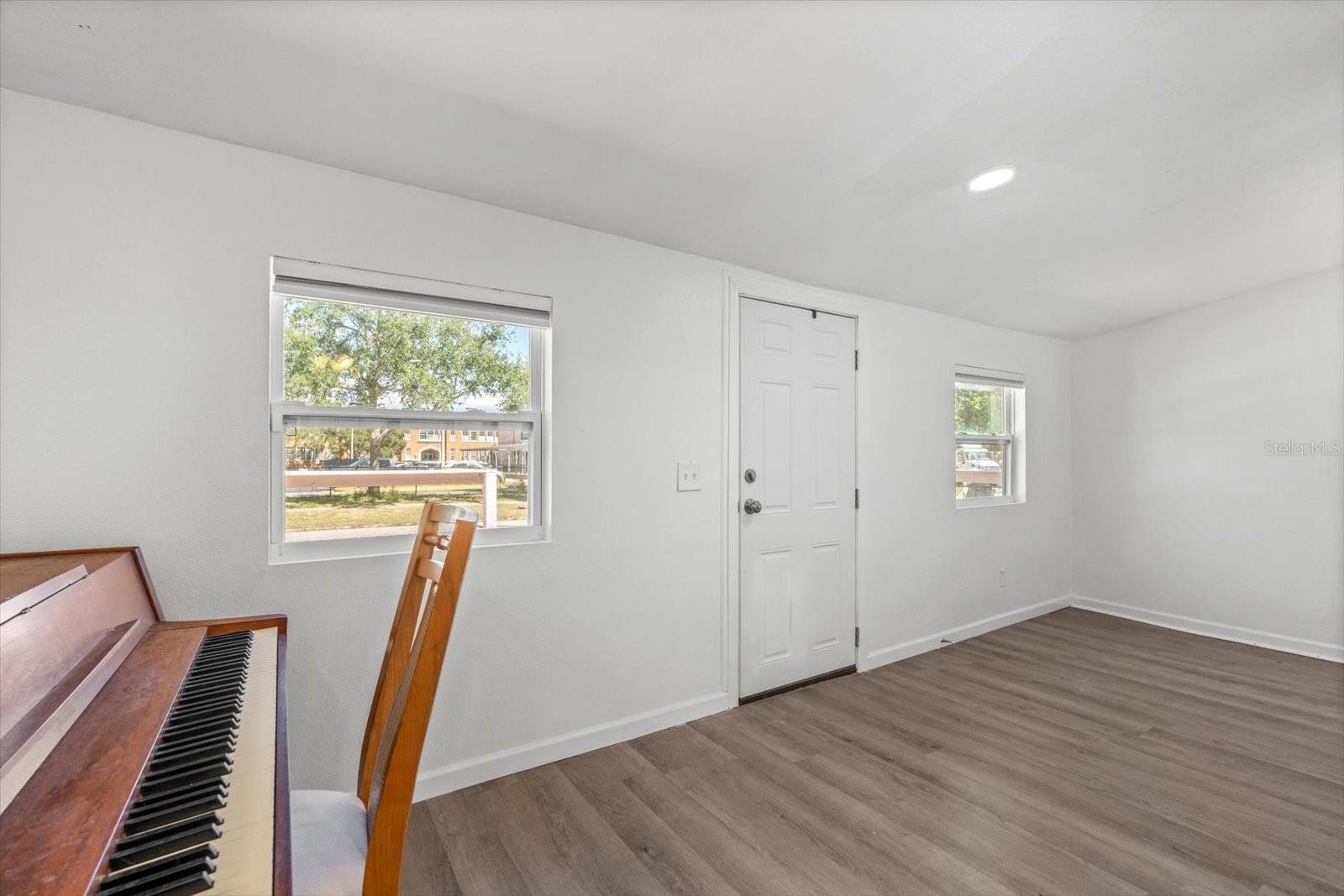 Image 8 of 31 For 1608 7th Avenue E