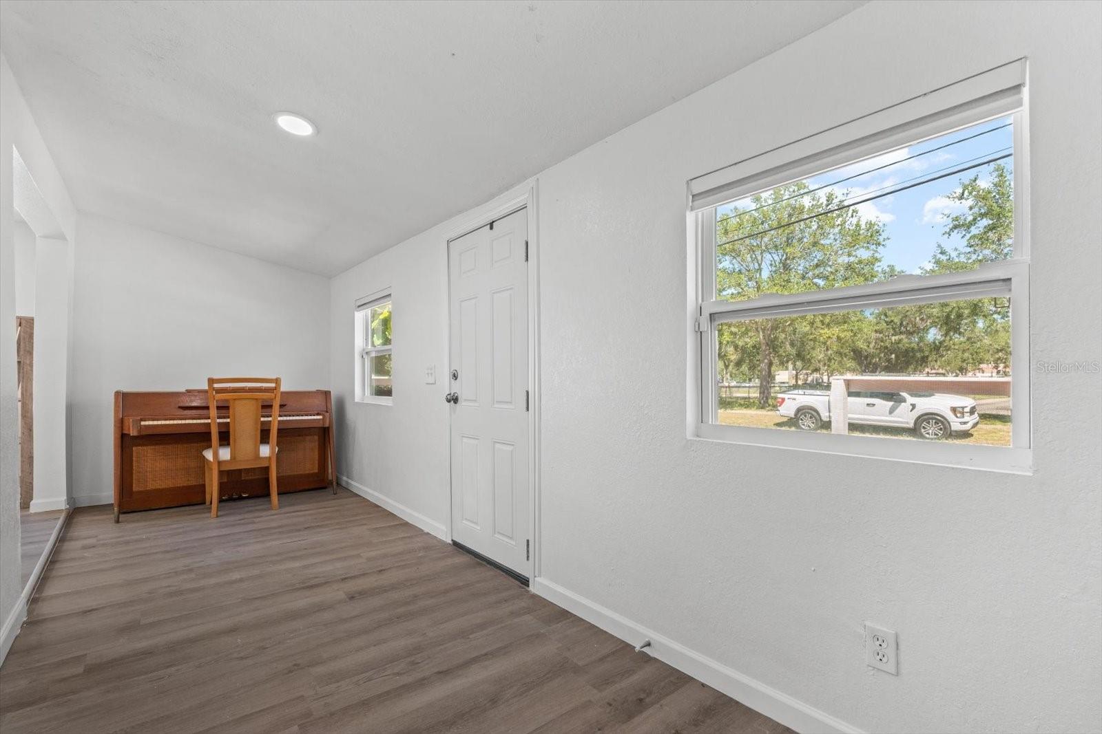 Image 9 of 31 For 1608 7th Avenue E
