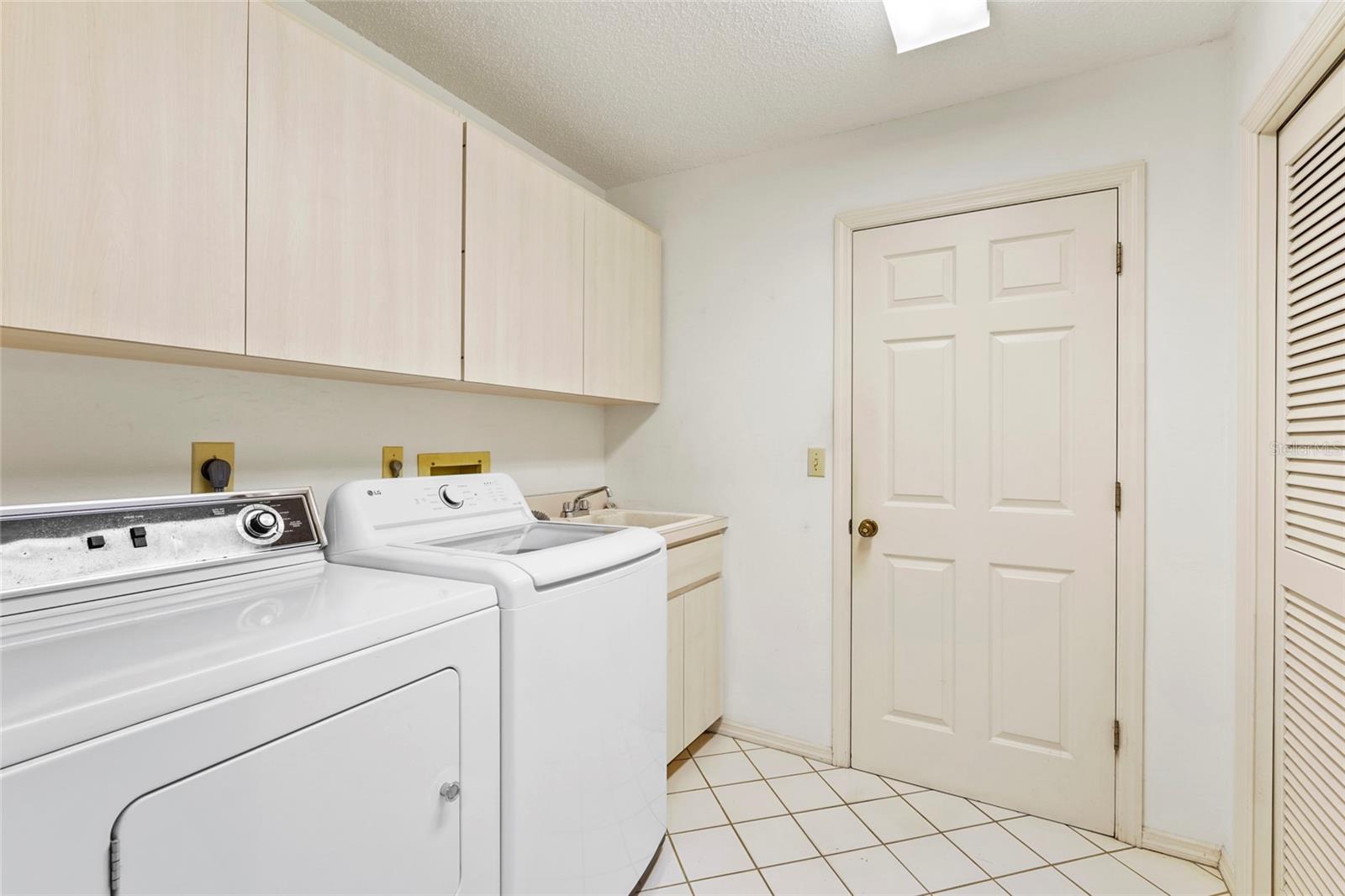 Image 39 of 80 For 4420 Oak View Drive