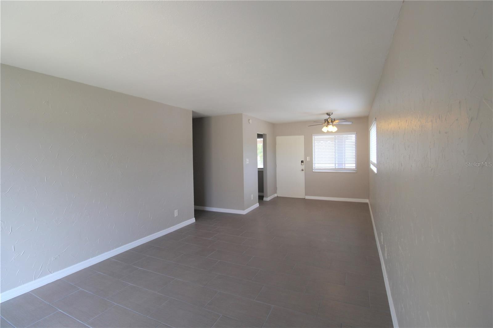 Image 4 of 19 For 3001 Bee Ridge Road 204