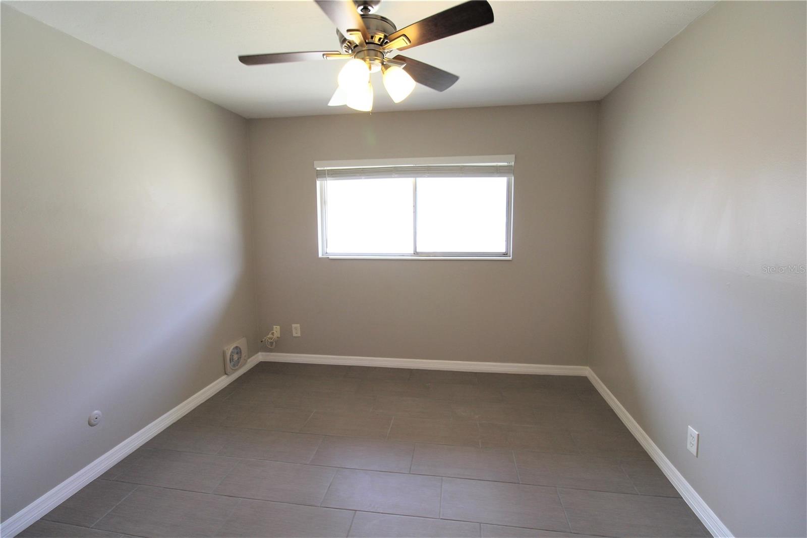 Image 7 of 19 For 3001 Bee Ridge Road 204