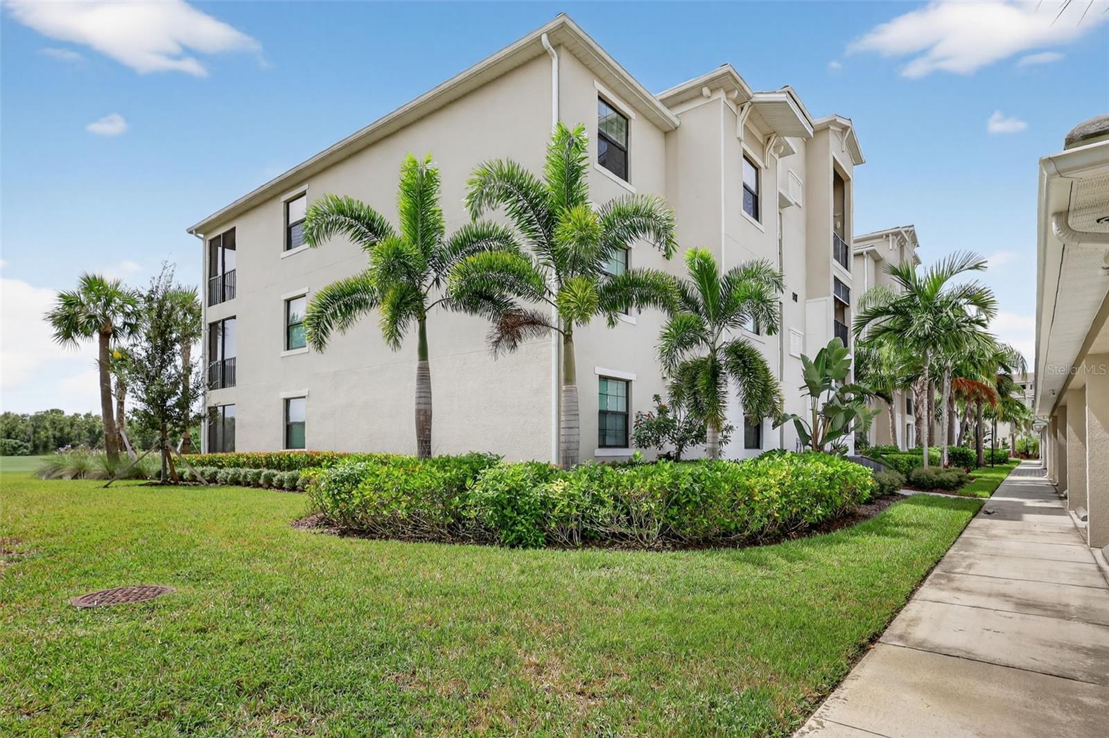 Image 31 of 51 For 17810 Gawthrop Drive 305