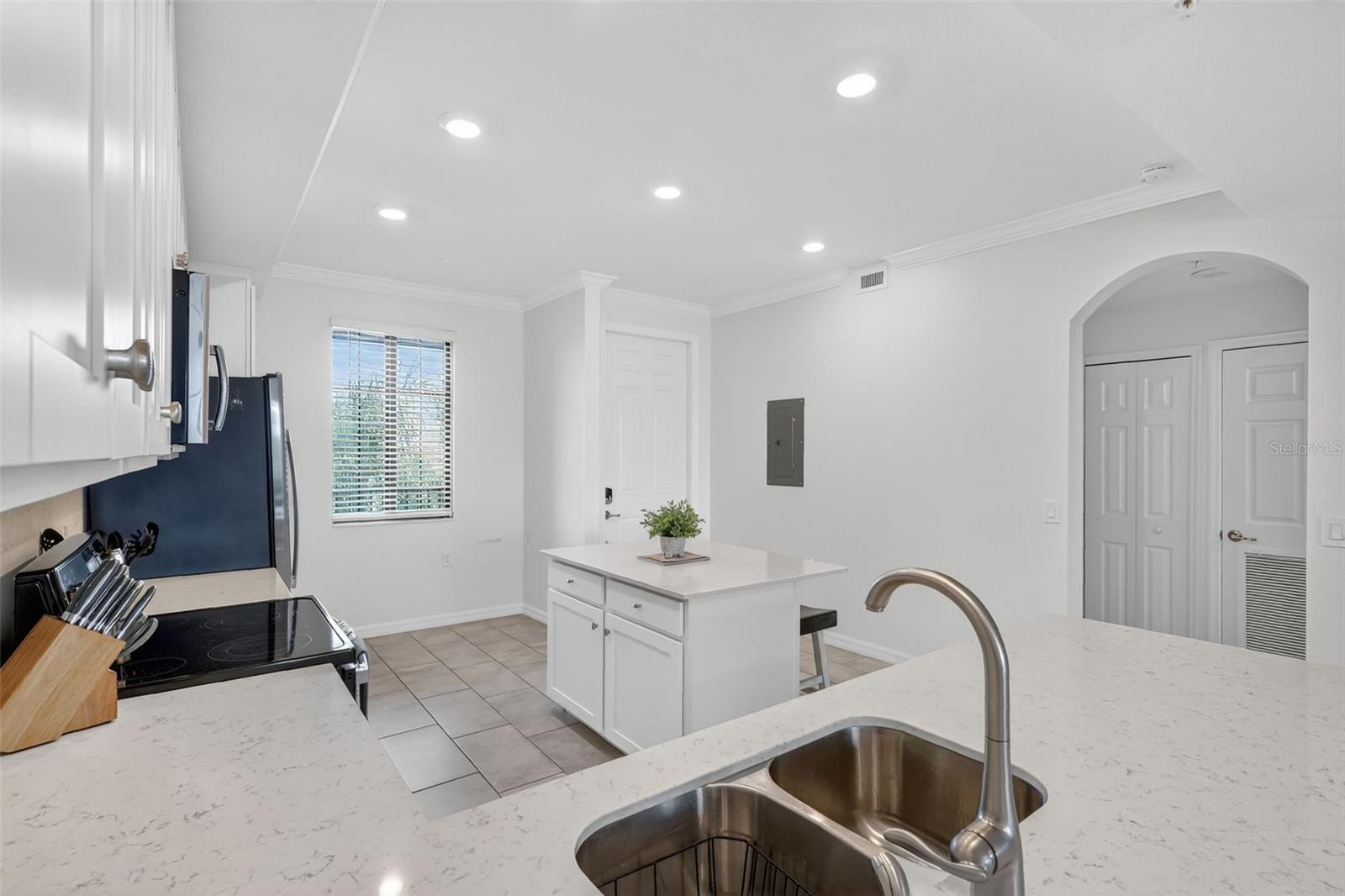 Image 7 of 51 For 17810 Gawthrop Drive 305