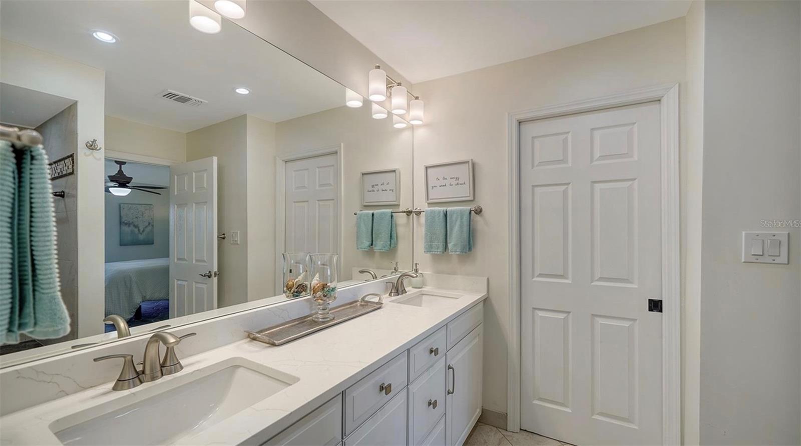 Image 28 of 61 For 4600 Gulf Of Mexico Drive 206