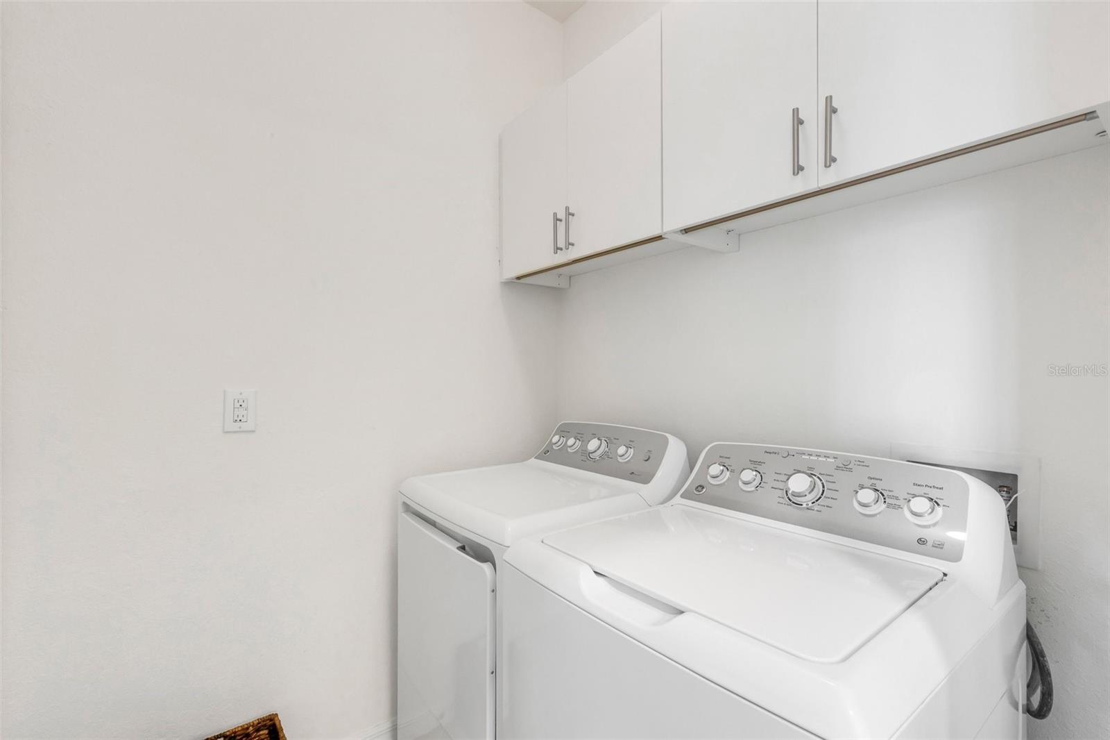 Image 43 of 54 For 17607 Gawthrop Drive 103