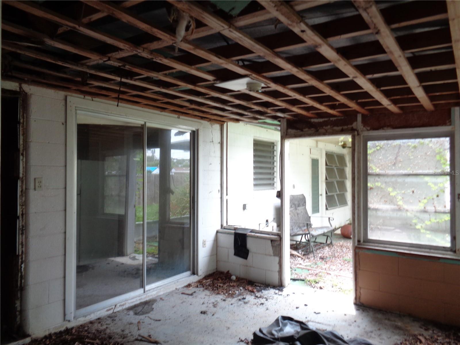 Image 11 of 30 For 111 Riverview Drive S